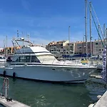 Entire Boat Center Port Of Cap