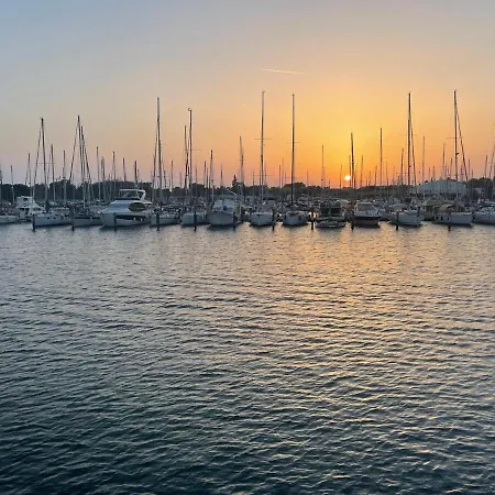 Holiday home Entire Boat Center Port Of Cap *